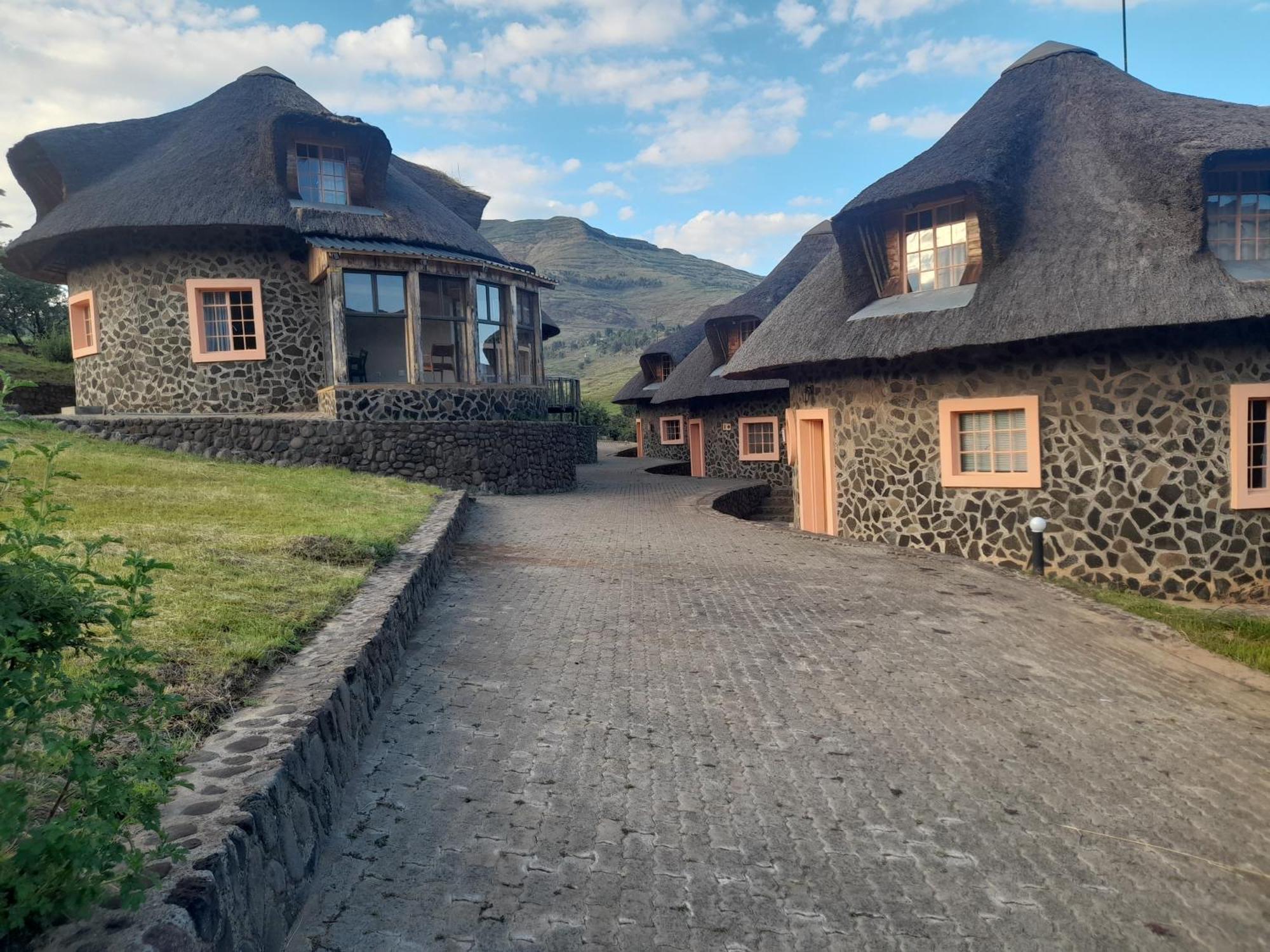 Liphofung Cave, Chalets Hotel Butha-Buthe Exterior photo