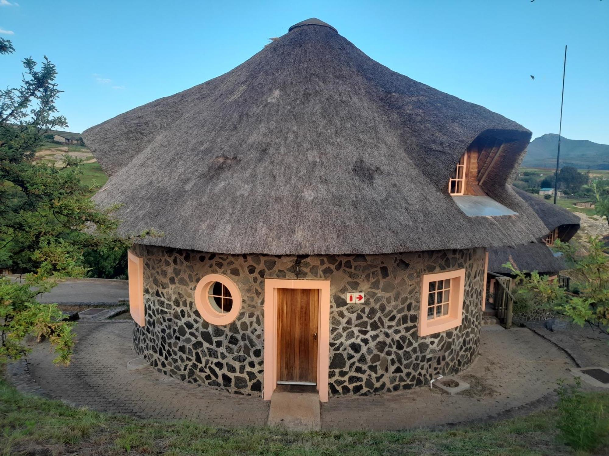 Liphofung Cave, Chalets Hotel Butha-Buthe Exterior photo